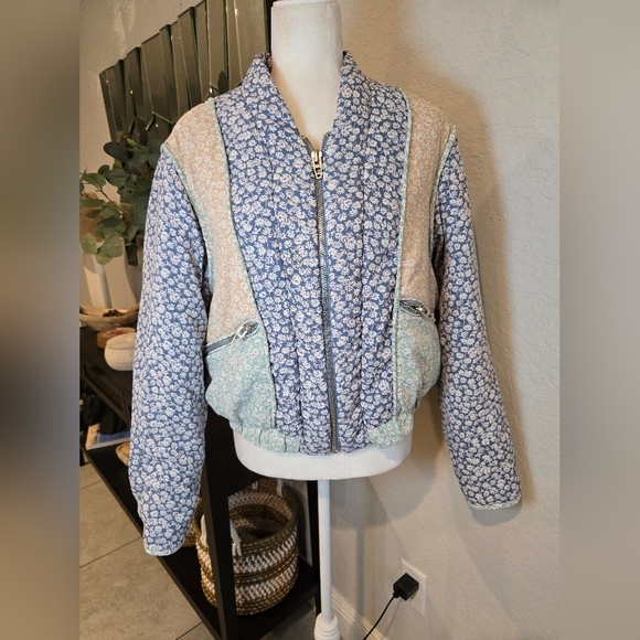 BlankNyc Women’s Summer Romance Quilted Floral Jacket Cottage Core M - Picture 3 of 9